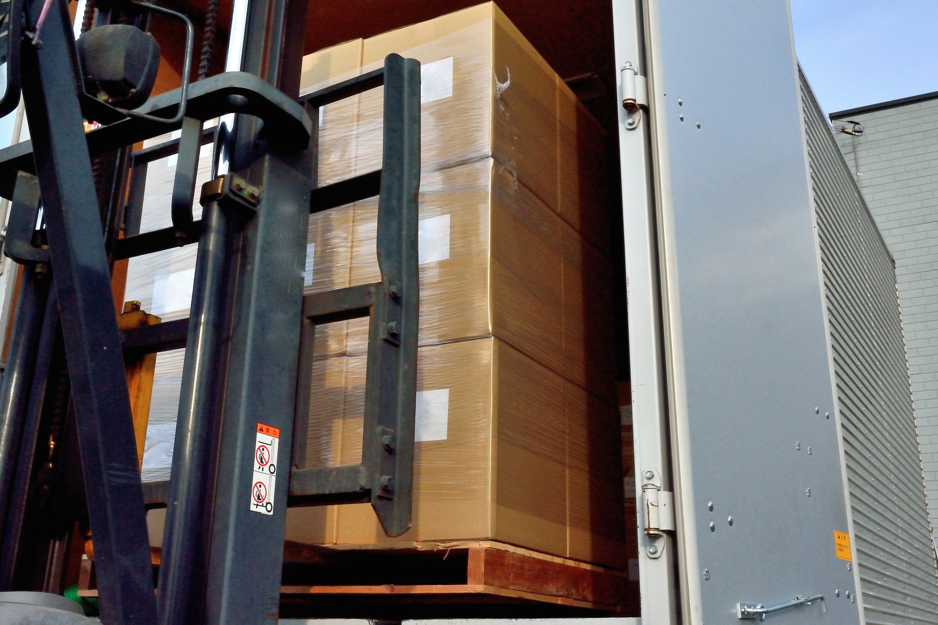 パレット納品とは？導入メリットや2024年問題への対策を解説